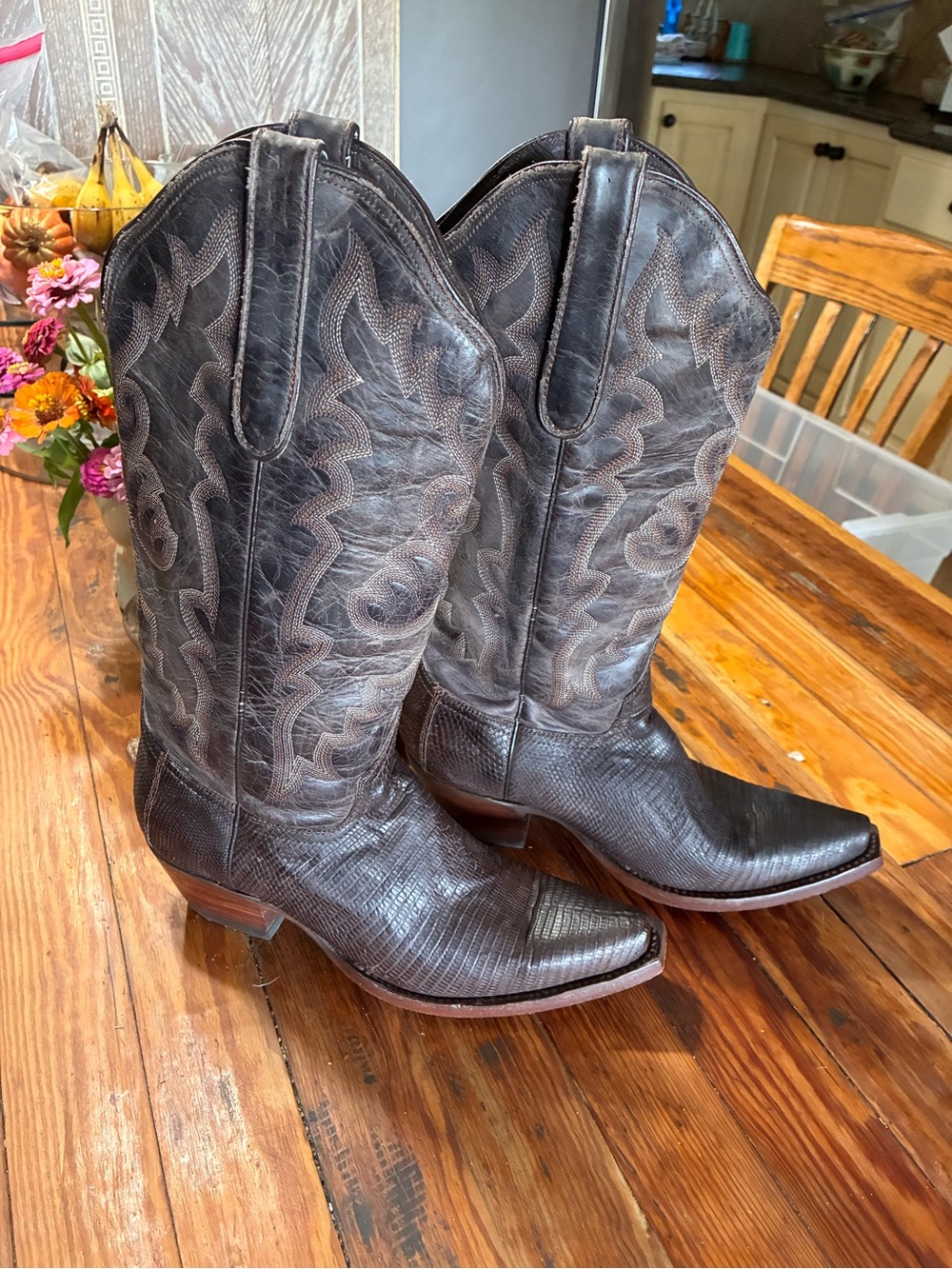 Denver  Boots ladies Embossed Leather Western Cowboy Boots size 7.5